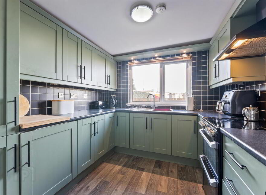 6 Chelmsford Place, Larne, BT40 1AF