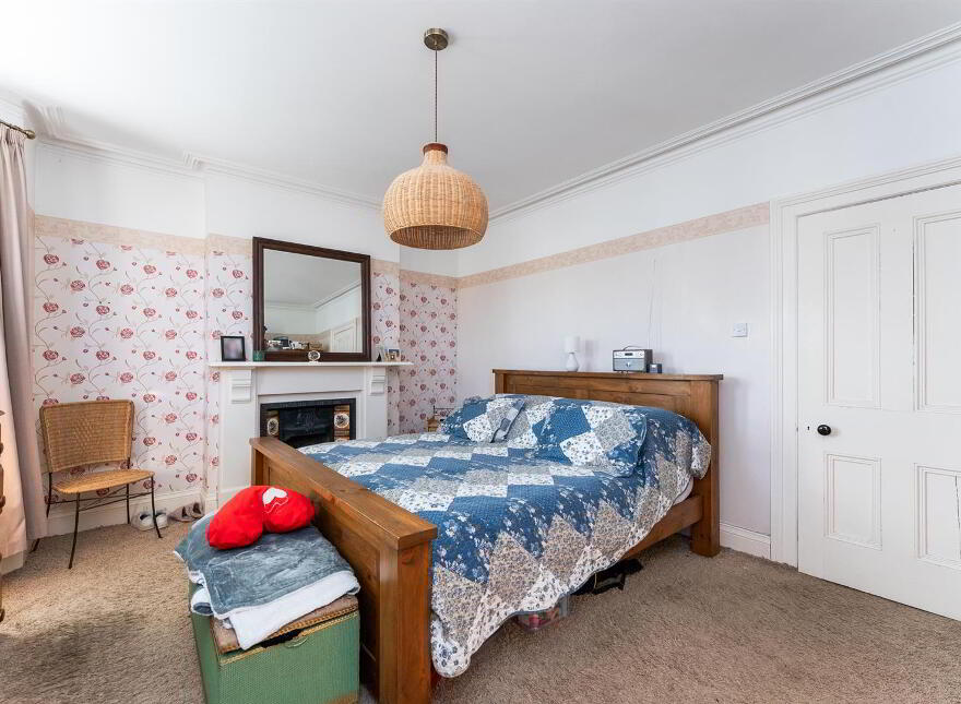 6 Chelmsford Place, Larne, BT40 1AF