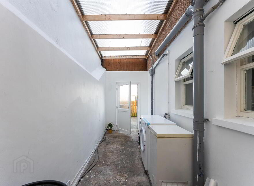 6 Chelmsford Place, Larne, BT40 1AF
