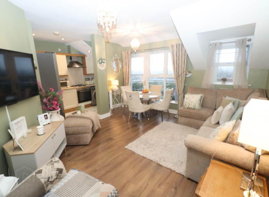 9 Pinetree Court Glen Road, Belfast, BT11 8BS