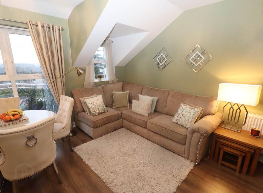 9 Pinetree Court Glen Road, Belfast, BT11 8BS