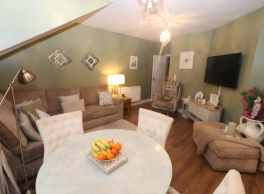 9 Pinetree Court Glen Road, Belfast, BT11 8BS