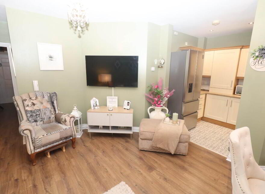 9 Pinetree Court Glen Road, Belfast, BT11 8BS