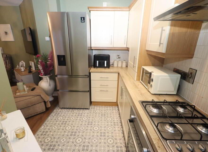 9 Pinetree Court Glen Road, Belfast, BT11 8BS