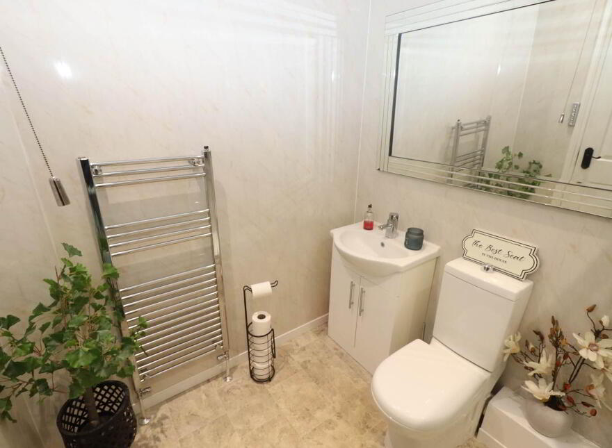 9 Pinetree Court Glen Road, Belfast, BT11 8BS