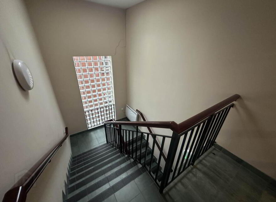 9 Pinetree Court Glen Road, Belfast, BT11 8BS