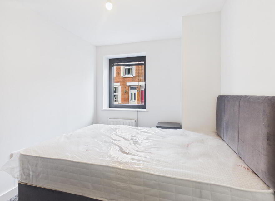 35 Castlereagh Street, Belfast, BT5 4AY