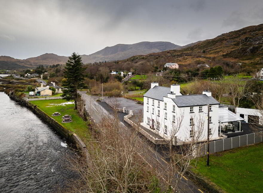 Glenbrook House, Adrigole, P75W899