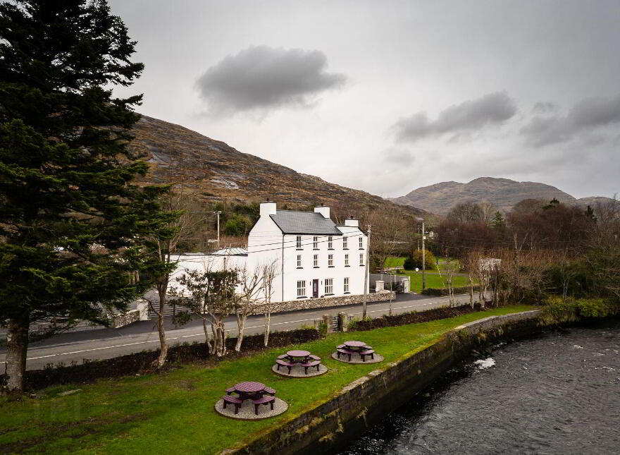 Glenbrook House, Adrigole, P75W899