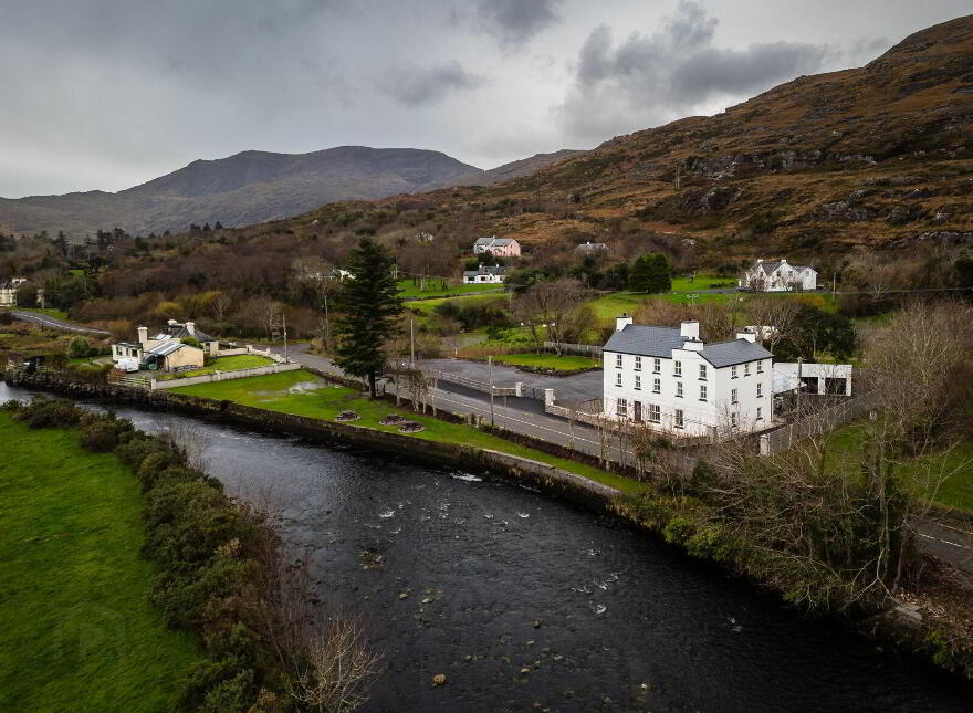 Glenbrook House, Adrigole, P75W899