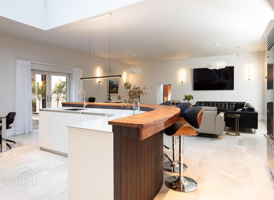 Glenbrook House, Adrigole, P75W899