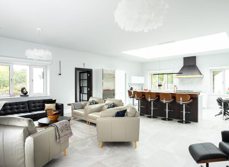Glenbrook House, Adrigole, P75W899