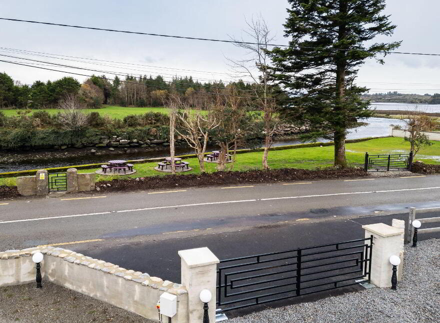 Glenbrook House, Adrigole, P75W899