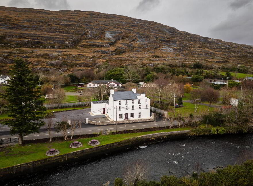 Glenbrook House, Adrigole, P75W899