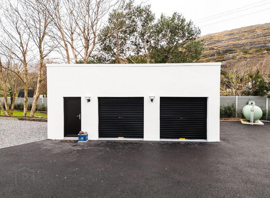 Glenbrook House, Adrigole, P75W899