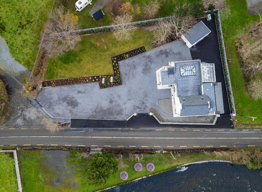 Glenbrook House, Adrigole, P75W899