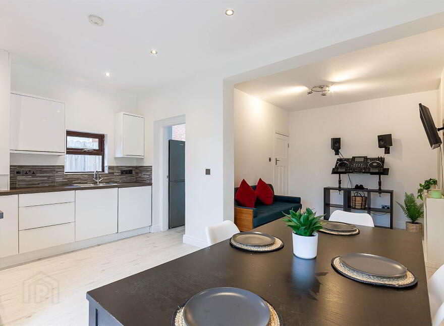 20 Ulster Avenue, Dunmurry, Belfast, BT17 9BN