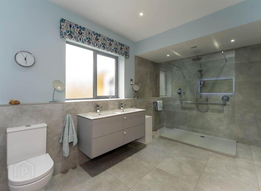 17 Fort Road, Ballylesson, Belfast, BT8 8LX