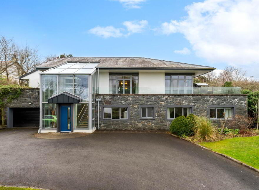 17 Fort Road, Ballylesson, Belfast, BT8 8LX