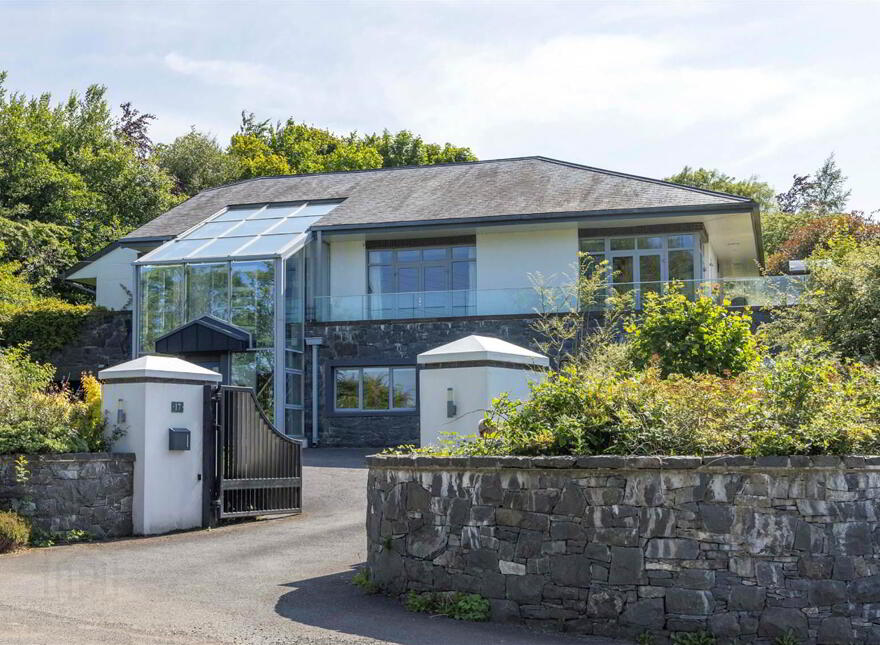 17 Fort Road, Ballylesson, Belfast, BT8 8LX