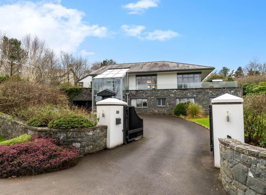 17 Fort Road, Ballylesson, Belfast, BT8 8LX
