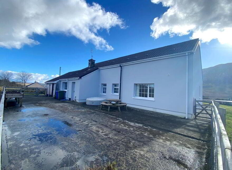Willowdene, Fintown, F94D597