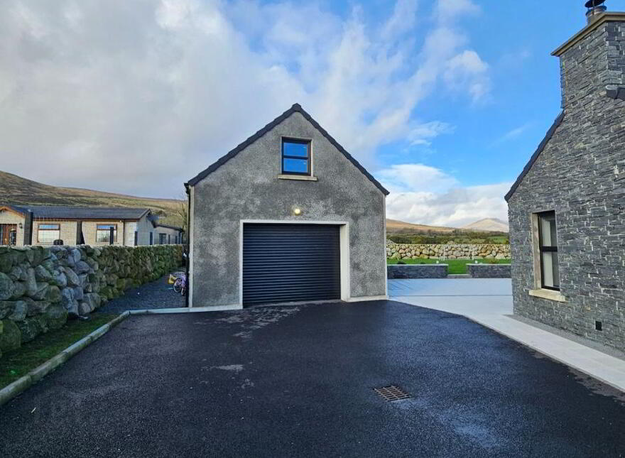 72 Glenloughan Road, Kilkeel, BT34 4SR