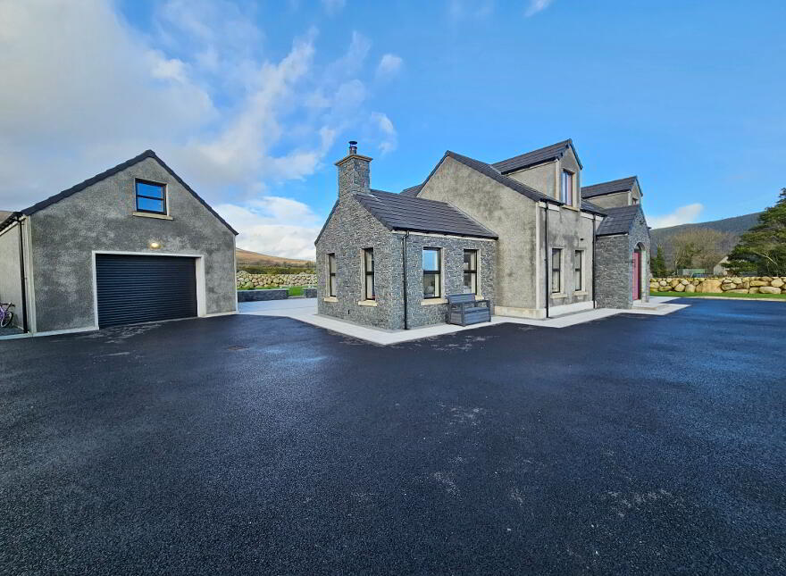 72 Glenloughan Road, Kilkeel, BT34 4SR