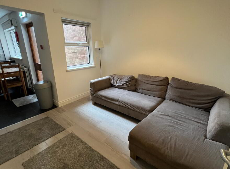 Donegall Road, Some Bills Included, Belfast, BT12 5NA
