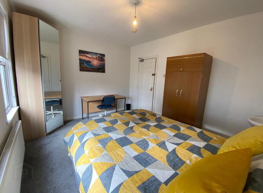 Donegall Road, Some Bills Included, Belfast, BT12 5NA