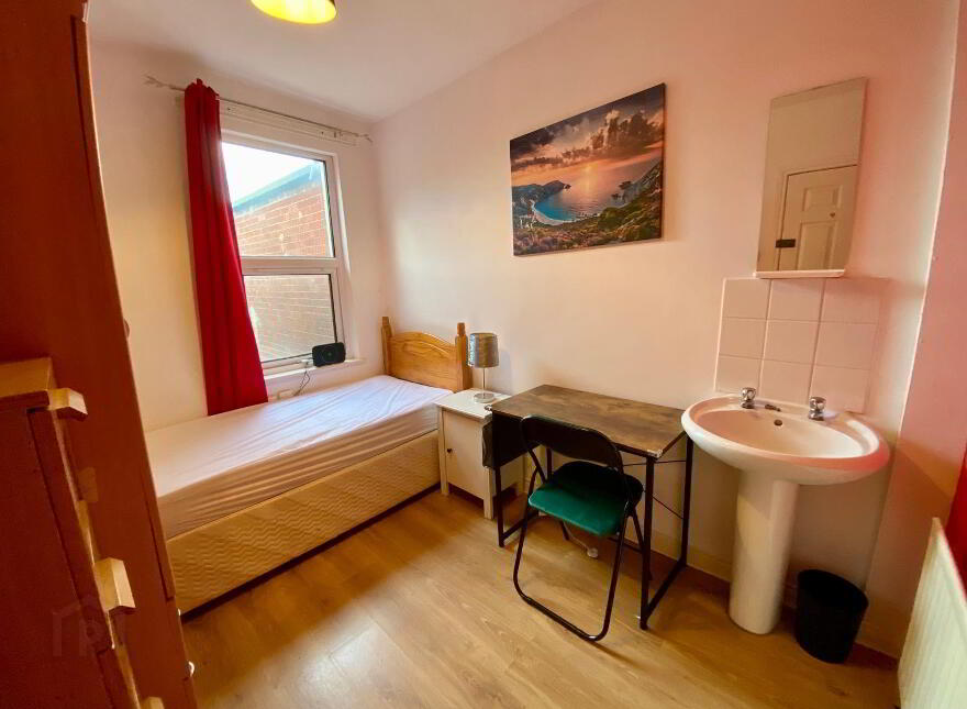 Donegall Road, Some Bills Included, Belfast, BT12 5NA