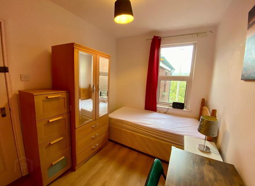 Donegall Road, Some Bills Included, Belfast, BT12 5NA