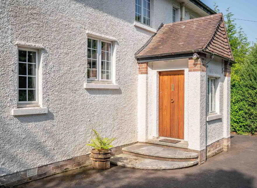 22 Glen Road, Holywood, BT18 0HB