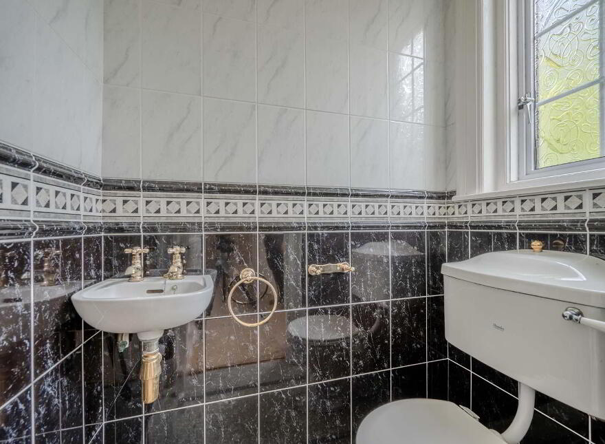 22 Glen Road, Holywood, BT18 0HB
