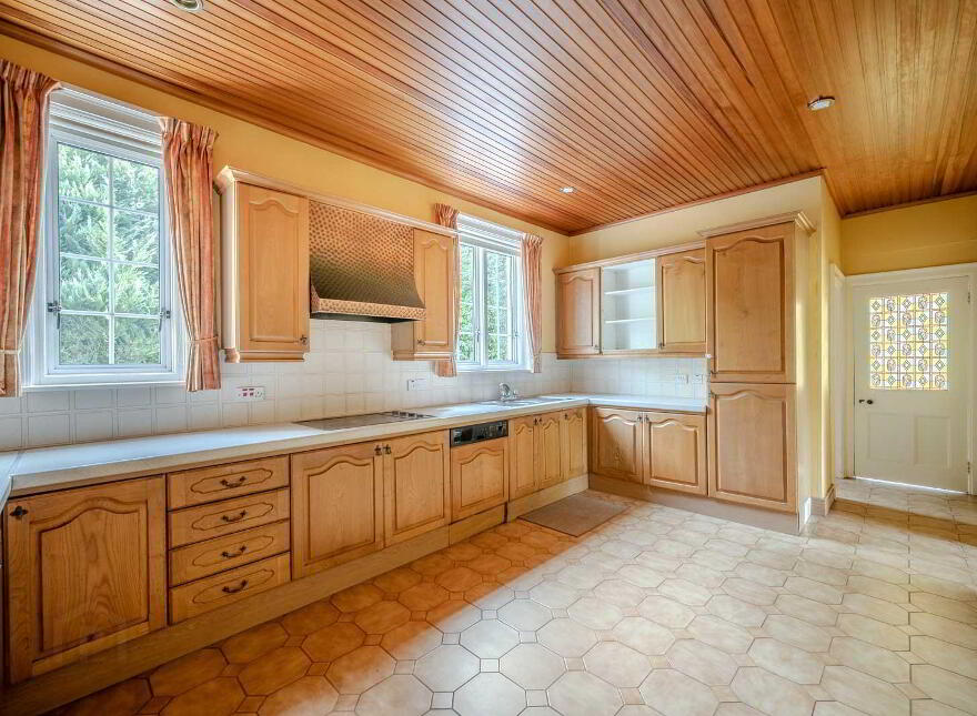 22 Glen Road, Holywood, BT18 0HB