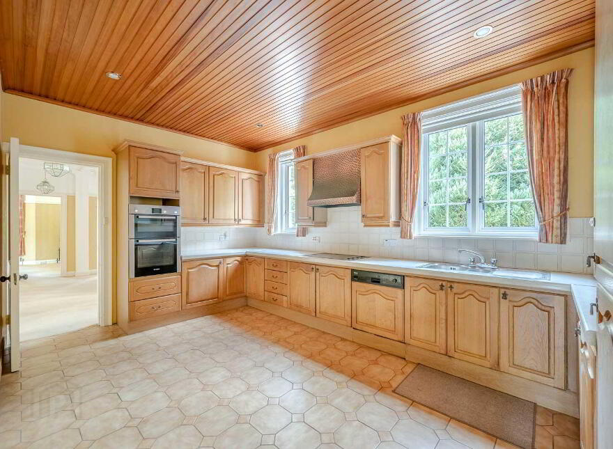 22 Glen Road, Holywood, BT18 0HB