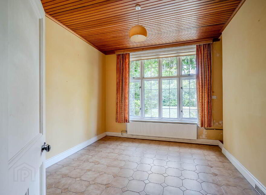 22 Glen Road, Holywood, BT18 0HB