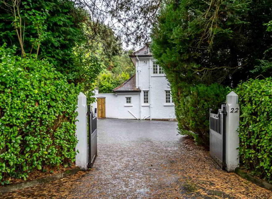 22 Glen Road, Holywood, BT18 0HB