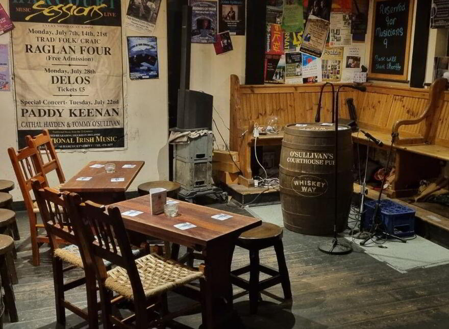 O'Sullivan's Courthouse Pub, The Mall, Dingle, V92N471