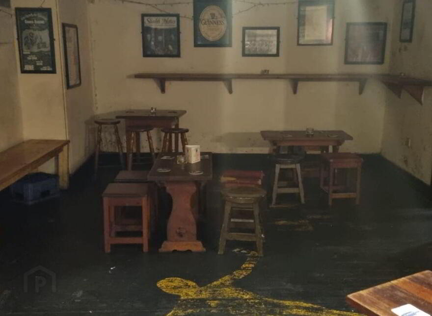 O'Sullivan's Courthouse Pub, The Mall, Dingle, V92N471