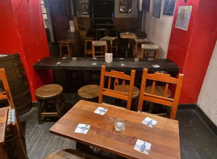 O'Sullivan's Courthouse Pub, The Mall, Dingle, V92N471