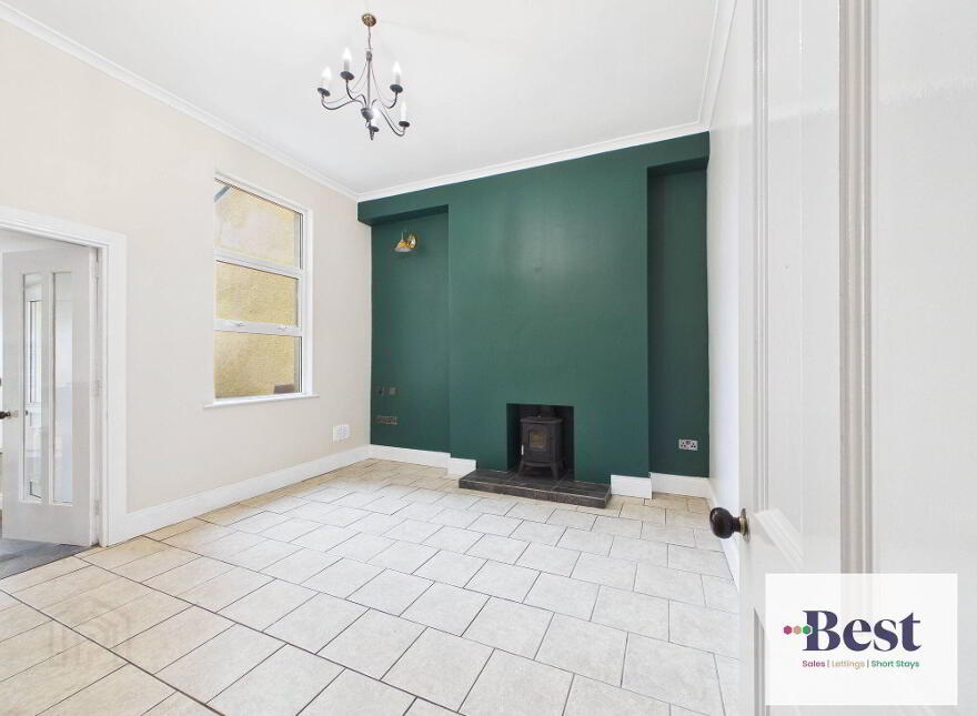 25 The Roddens, Larne, BT40 1QX