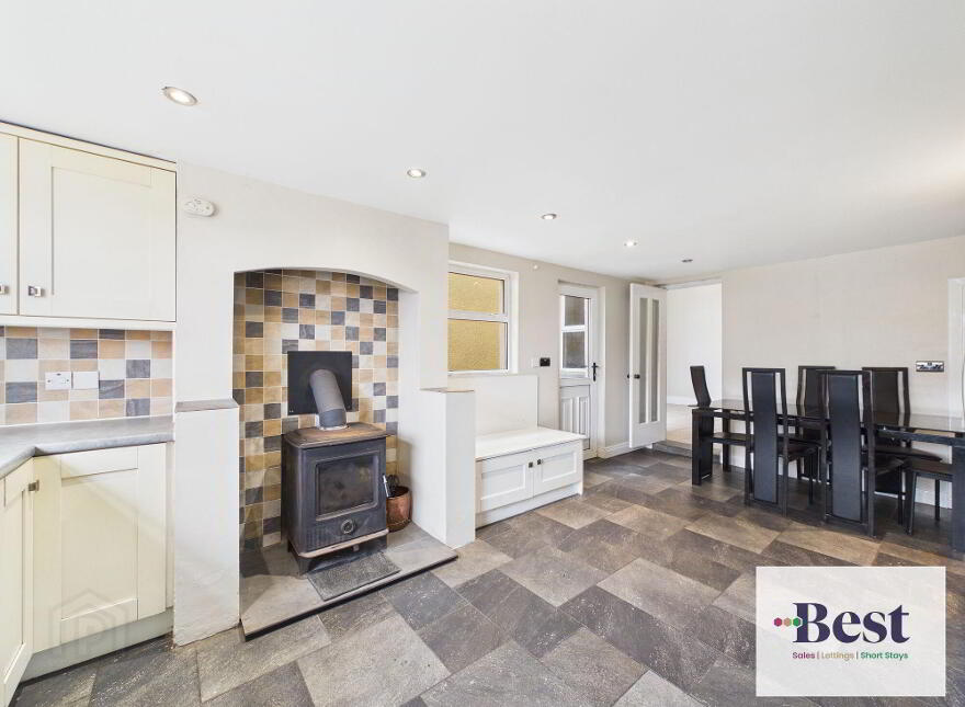 25 The Roddens, Larne, BT40 1QX