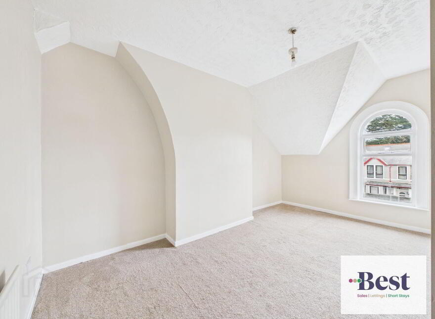 25 The Roddens, Larne, BT40 1QX