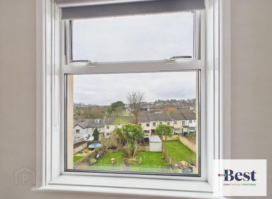25 The Roddens, Larne, BT40 1QX