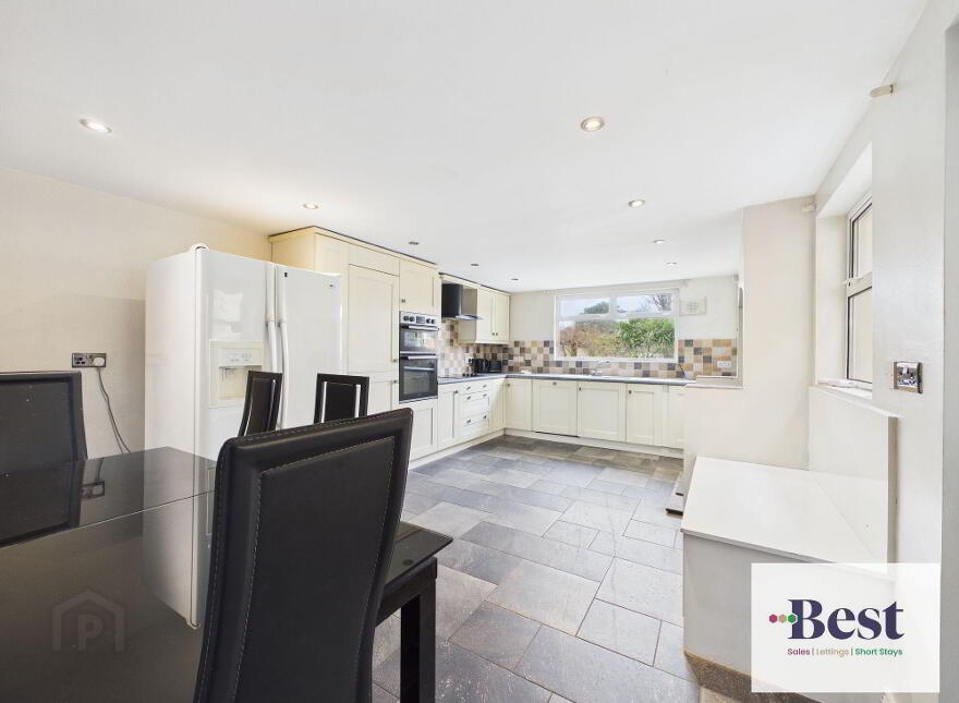 25 The Roddens, Larne, BT40 1QX