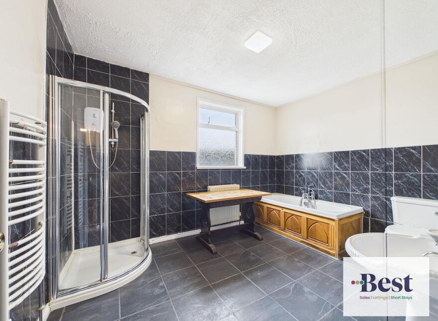 25 The Roddens, Larne, BT40 1QX