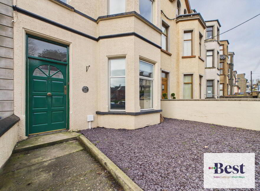 25 The Roddens, Larne, BT40 1QX