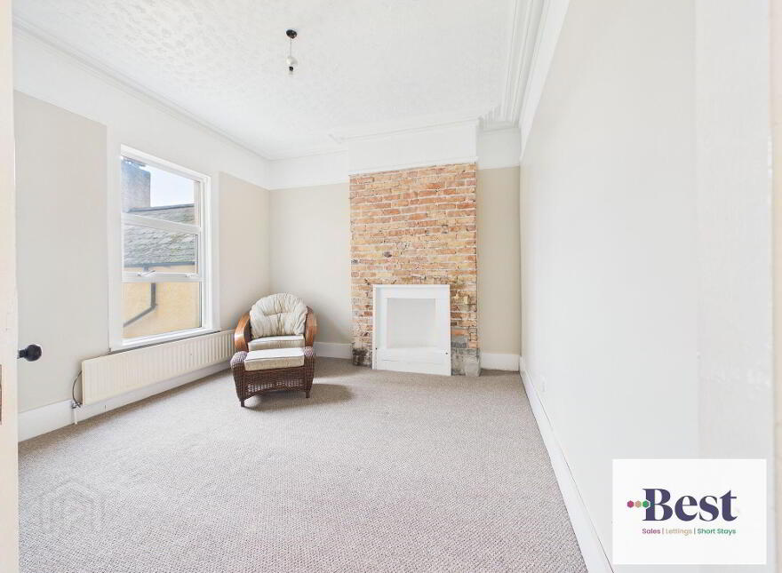 25 The Roddens, Larne, BT40 1QX