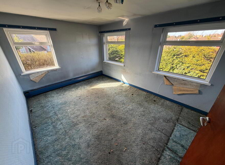 1 The Crescent, Carryduff, Belfast, BT8 8DW